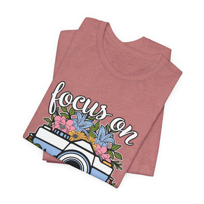 Focus on positivity - Camera  - Jersey Short Sleeve Tee | 3